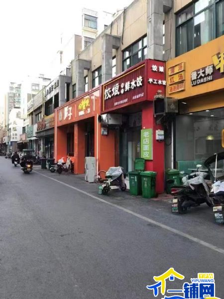 ��һ����������ˮ���ǰ��ڽ�С�Ե�ת��ʵ��ͼƬ