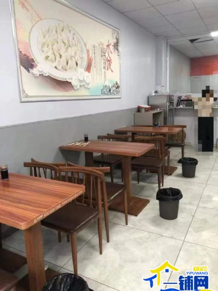 ��һ����������ˮ���ǰ��ڽ�С�Ե�ת��ʵ��ͼƬ