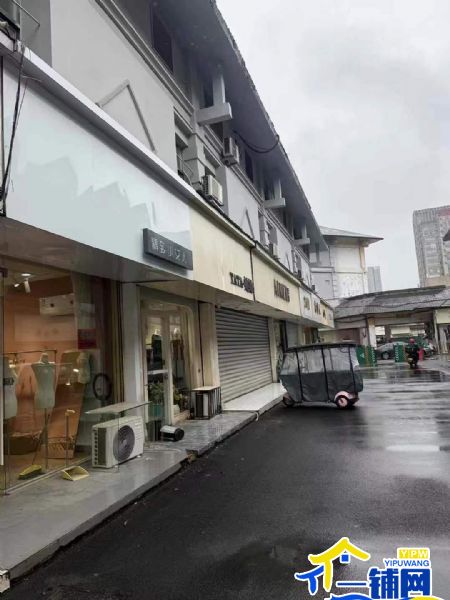 ��һ���������н�Ůװ��ת��ʵ��ͼƬ