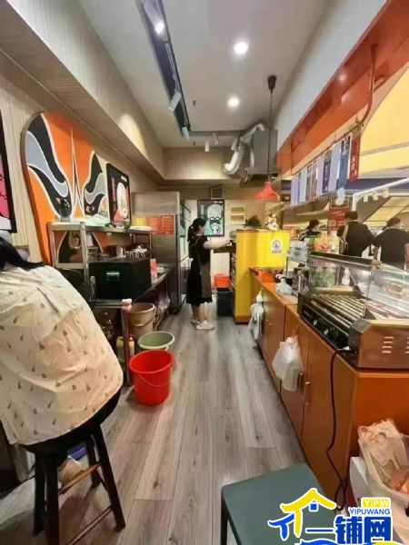 ��һ��������԰�ڹ㳡С�Ե�ת��ʵ��ͼƬ